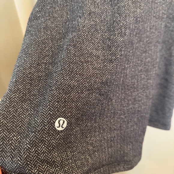 Lululemon Runderful 1/2 Zip Long Sleeve Shirt Grey Herringbone Sz 10‎ Reflective - Picture 10 of 15